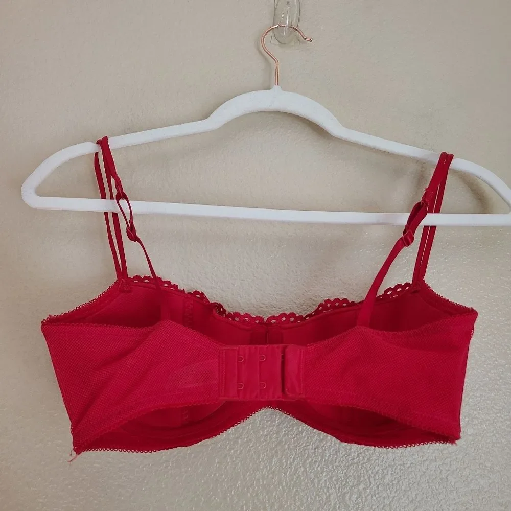b. temptd this lace